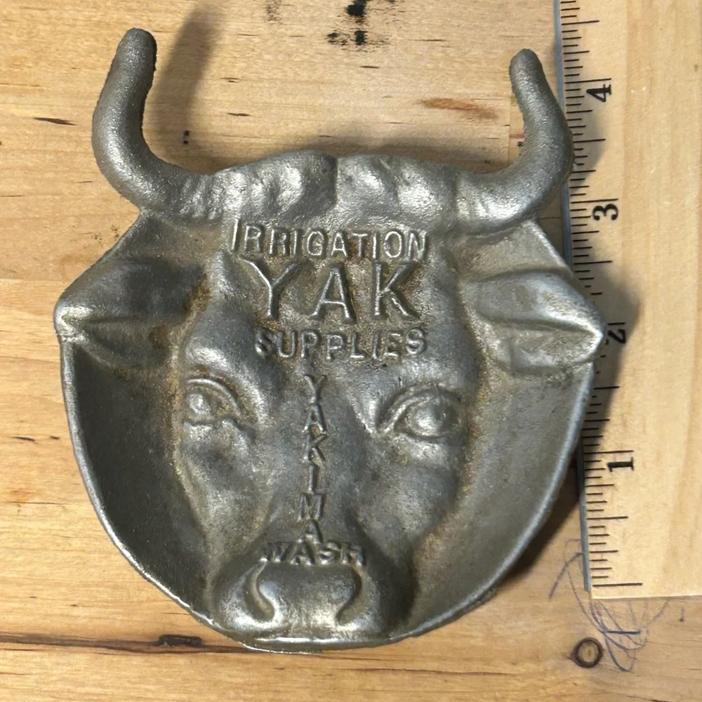 VTG BULL HEAD CAST ALUMINUM ASH TRAY COIN HOLDER YAK IRRIGATION YAKIMA WA